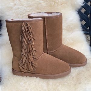 NWOT Minnetonka boots